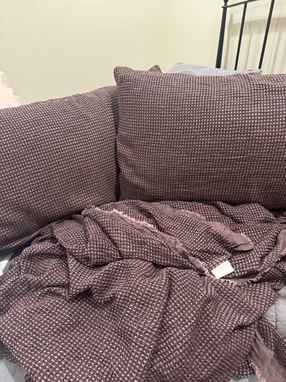 King Waffle-Textured Throw and king Pillow case Set in chocolate  brown!